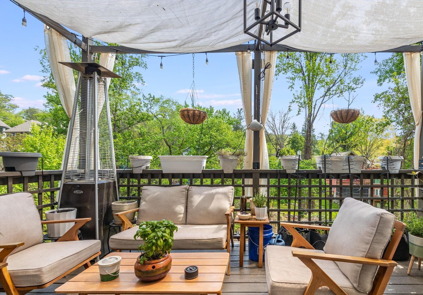 Stained deck and fence by Kola Kind Painting